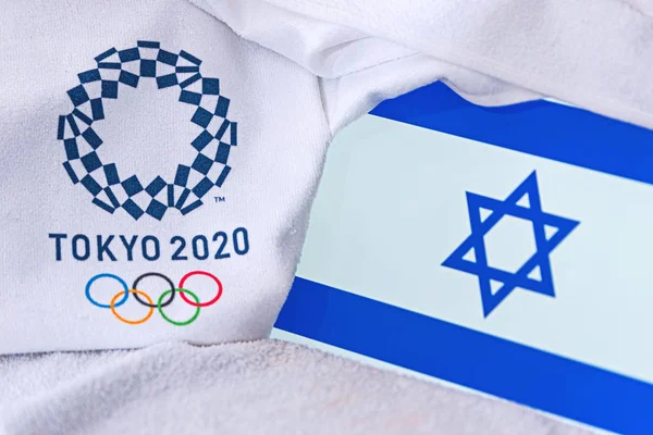 TOKIO, JAPÓN, FEBRERO. 4, 2020: Bandera Nacional de Israel, logo oficial de los juegos olímpicos de verano en Tokio 2020. Fondo blanco —  Fotos de Stock