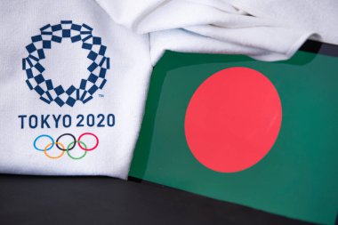 Tokyo, Japonya, Şubat. - Sekiz. 2020: Tokyo 2020 'de yaz olimpiyatlarında Bangladeş, ulusal bayrak, siyah arkaplan