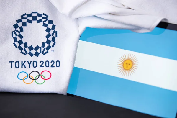 東京、日本、 2月。8 。2020年:アルゼンチン、東京2020オリンピック、国旗、黒の背景 — ストック写真