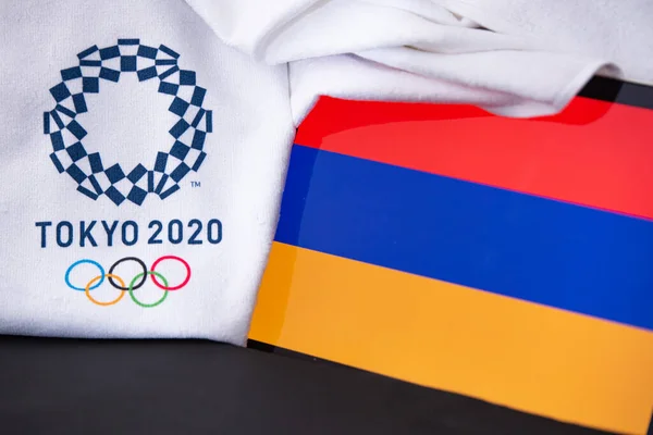 東京、日本、 2月。8 。2020年:アルメニア、東京2020オリンピック、国旗、黒の背景 — ストック写真