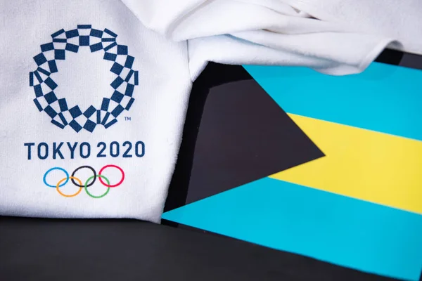 Du, JAPAN, FEBRUARY. Åtte. 2020: Bahamas til sommer-OL i Tokyo 2020, nasjonalt flagg, svart bakgrunn – stockfoto