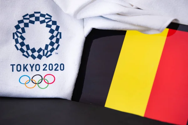東京、日本、 2月。8 。2020年:ベルギー、東京2020オリンピック、国旗、黒の背景 — ストック写真