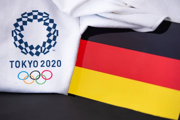 東京、日本、 2月。8 。2020年:ドイツ、東京2020オリンピック、国旗、黒の背景 — ストック写真