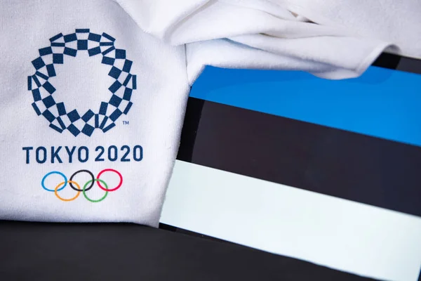 Di pertandingan olimpiade musim panas di Tokyo 2020, bendera nasional, latar belakang hitam TOKYO, JAPAN, FEBRUARY. 8 tahun. 2020: Estonia — Stok Foto