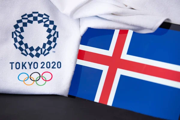 東京、日本、 2月。8 。2020年:アイスランド、東京2020オリンピック、国旗、黒の背景 — ストック写真