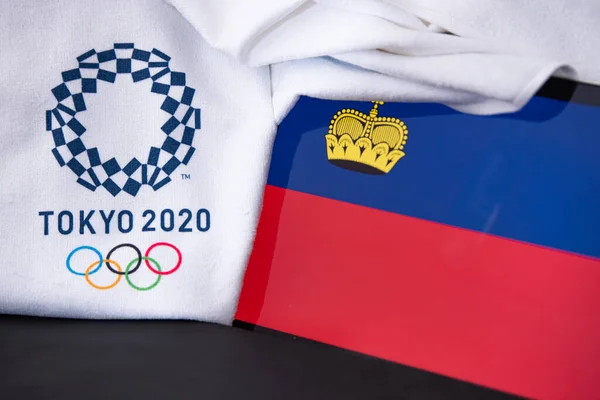 東京、日本、 2月。8 。2020年:東京2020オリンピック・リキテンスタイン、国旗、黒地 — ストック写真