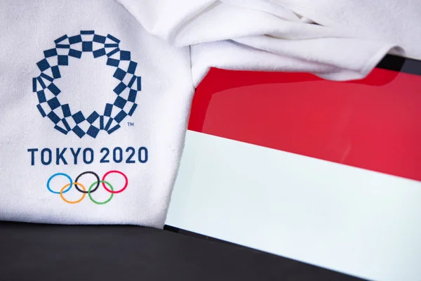 東京、日本、 2月。8 。2020年:モナコ、東京2020オリンピック、国旗、黒の背景 — ストック写真