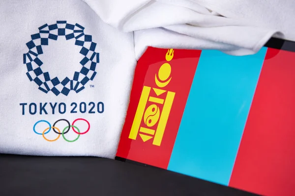東京、日本、 2月。8 。2020年:東京2020オリンピックでのモンゴル、国旗、黒の背景 — ストック写真