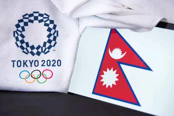 TOKYO, GIAPPONE, FEBBRAIO 8. 2020: Nepal alle Olimpiadi estive di Tokyo 2020, bandiera nazionale, sfondo nero — Foto Stock