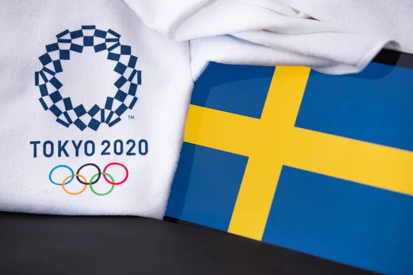 Du, JAPAN, FEBRUARY. Åtte. 2020: Sverige på sommer-OL i Tokyo 2020, nasjonalt flagg, svart bakgrunn – stockfoto