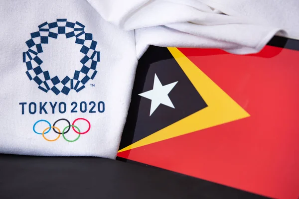 東京、日本、 2月。8 。2020年:東京2020オリンピック東チモール、国旗、黒の背景 — ストック写真