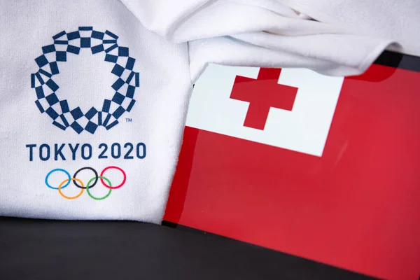 東京、日本、 2月。8 。2020年:東京2020オリンピックでのトンガ、国旗、黒の背景 — ストック写真