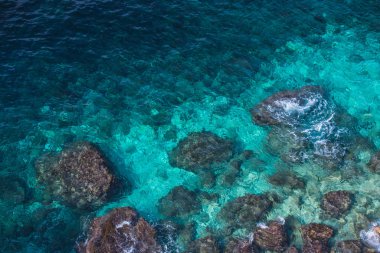 Muhteşem mavi deniz arka planı. Akdeniz, Malta, Avrupa. Güzellik dünyası