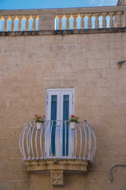 Akdeniz Yaz Tatil Şehrinde Eski Vintage Pencere