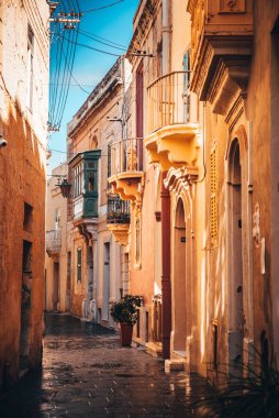 Tarihi Ortaçağ Akdeniz sokakları, Avrupa, Yaz tatili