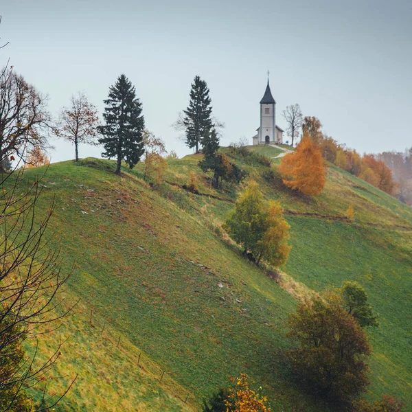 Kostel sv. primuse a Feliciána, Jamnik, Slovinsko — Stock fotografie