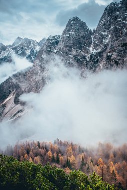 Julian Alps 'te sonbahar. Asıl duvar kâğıdı