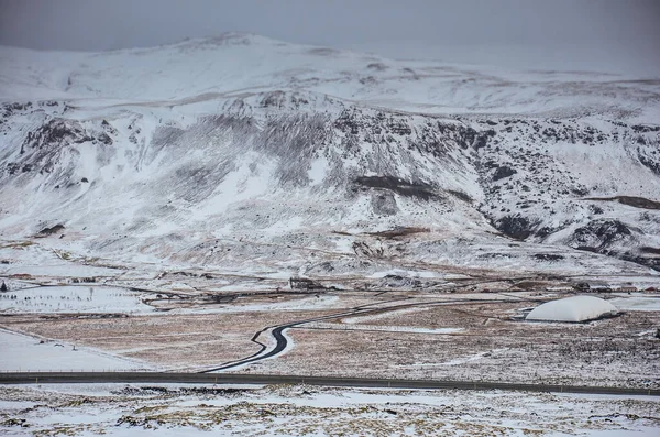 Island natur, vinter resor foto i snö, äventyr, resa, vandring, berg. — Stockfoto