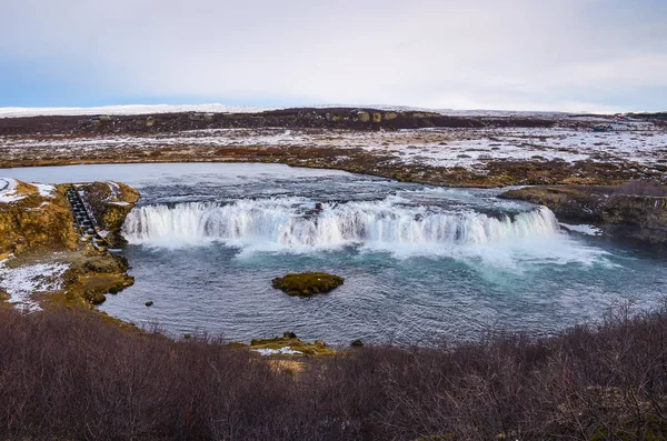 アイスランドの自然、雪の冬の旅行の写真、冒険、旅、ハイキング、山. — ストック写真
