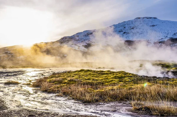 Island natur, vinter resor foto i snö, äventyr, resa, vandring, berg. — Stockfoto