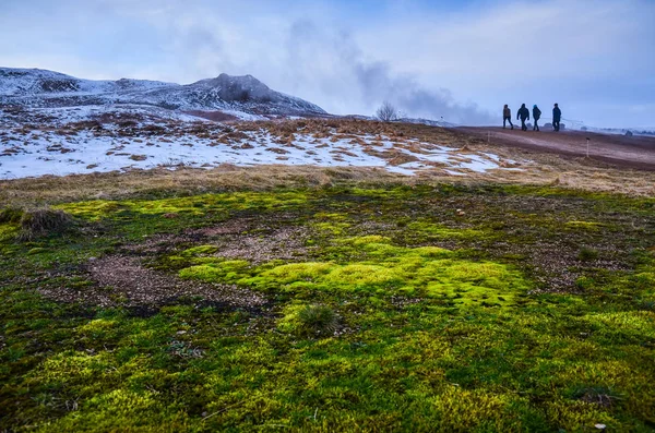 Iceland natureza, viagem de inverno foto na neve, aventura, viagem, caminhadas, montanhas . — Fotografia de Stock