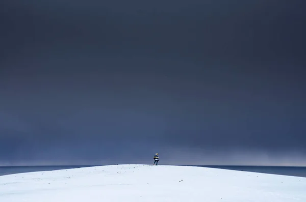 Island příroda, zimní cestování fotografie ve sněhu, dobrodružství, výlet, turistika, hory. — Stock fotografie