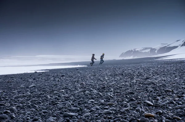 Iceland natura, zima podróż zdjęcie w śniegu, przygoda, podróż, turystyka, góry. — Zdjęcie stockowe