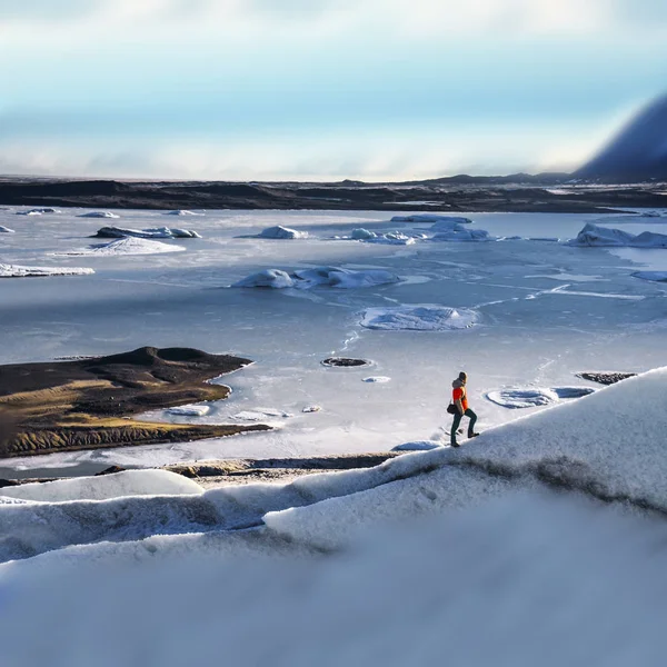 Man on the ice hill looking to the Iceland landscape — Stock Photo, Image