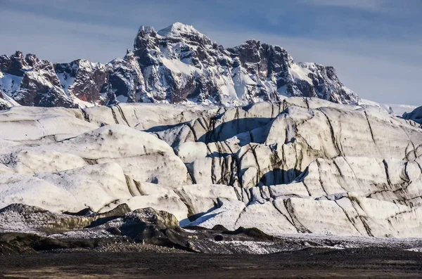 Iceland natureza, viagem de inverno foto na neve, aventura, viagem, caminhadas, montanhas . — Fotografia de Stock