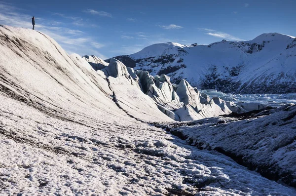 Iceland naturaleza, viaje de invierno foto en nieve, aventura, viaje, senderismo, montañas . — Foto de Stock