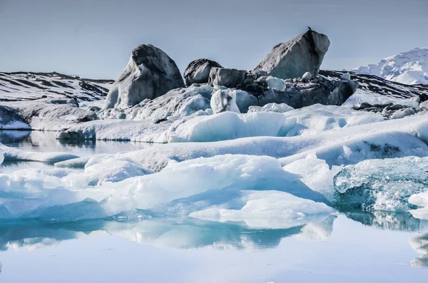 IJslandse natuur, winter reizen foto in sneeuw, avontuur, reis, wandelen, bergen. — Stockfoto