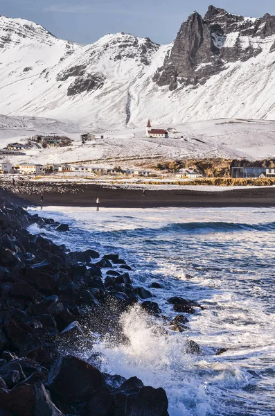 Iceland natureza, viagem de inverno foto na neve, aventura, viagem, caminhadas, montanhas . — Fotografia de Stock