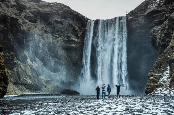 Iceland natureza, viagem de inverno foto na neve, aventura, viagem, caminhadas, montanhas . — Fotografia de Stock