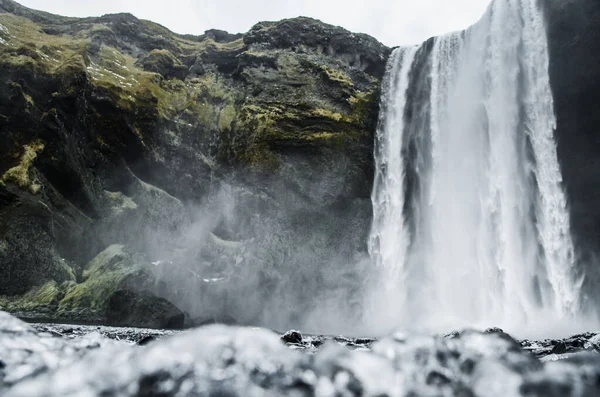 Iceland natureza, viagem de inverno foto na neve, aventura, viagem, caminhadas, montanhas . — Fotografia de Stock