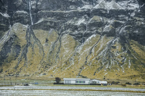 Island natur, vinter resor foto i snö, äventyr, resa, vandring, berg. — Stockfoto