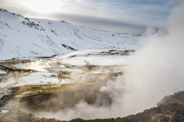 Iceland nature, winter travel photo in snow, adventure, trip, hiking, mountains. — Stock Photo, Image