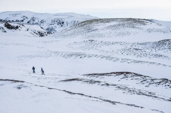 Iceland natureza, viagem de inverno foto na neve, aventura, viagem, caminhadas, montanhas . — Fotografia de Stock