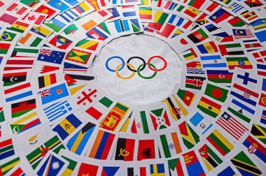 Paris, Fransa, 25 Şubat. 2020: Olimpiyat geçmişi, tüm dünya bayrakları, renkli duvar kağıtları