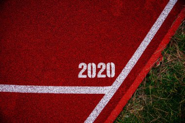 2020 yılı spor geçmişi, 2020 yılı kırmızı atletizm pistinde. 2020 yaz maçı için orijinal fotoğraf Tokyo 'da. Tokyo 2020 Yaz Olimpiyatları için orijinal fotoğraf