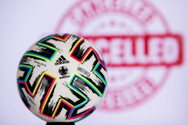 Paris, Fransa, Mart. 15 yıl. 2020: Futbol Euro 2020 Turnuvası Coronavirüs salgını nedeniyle iptal edildi veya ertelendi, resmi Euro 2020 topu,