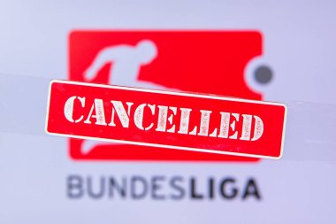 Berlin, Almanya, Mart. 16 yaşında. 2020: Bundesliga, Almanya Futbol Ligi Coronavirus Covid-19 nedeniyle iptal edildi veya ertelendi. Kırmızı başlık İptal edildi ve arkaplan