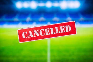 CANCELLED futbol ligi, sakinleştirici maçı, Euro Turnuvası ve Coronavirus Covid-19 Salgını nedeniyle profesyonel spor arka planda boş futbol stadyumu