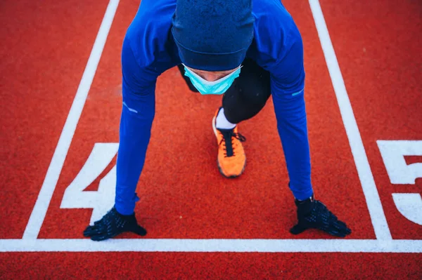 Runner Wearing Medical Mask Coronavirus Pandemic Covid Europe Sport Active — Stock Photo, Image