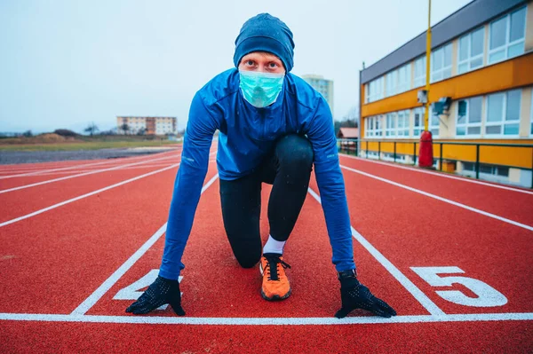 Runner Met Medisch Masker Coronavirus Pandemie Covid Europa Sport Actief — Stockfoto