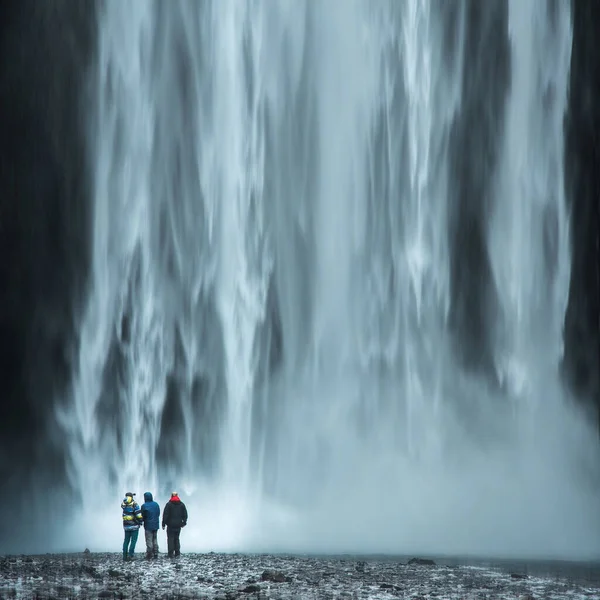 Turismo Bajo Cascada Islandia Fotografía Aventura Editar Espacio —  Fotos de Stock