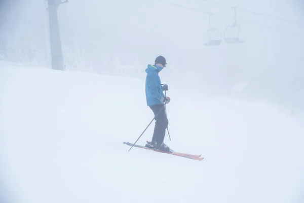 Skier Silhouette White Ski Resort Fog Background — Stock Photo, Image