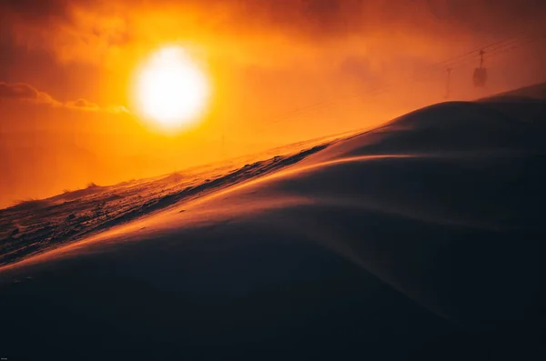Zimní Krajina Zasněženými Borovicemi Ohromujícím Západem Slunce Karpaty — Stock fotografie