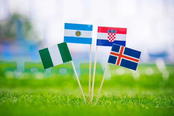 Flagi Narodowe Argentyny Islandii Chorwacji Nigerii Flagi Zielonej Trawie Stadionie — Zdjęcie stockowe