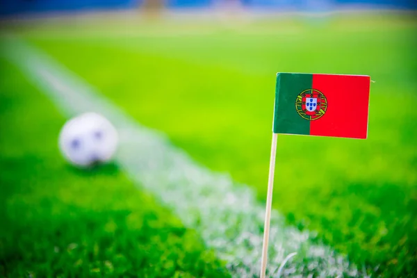 Portugal Nationale Vlag Voetbal Bal Groen Gras Ventilatoren Ondersteuningsfoto Ruimte — Stockfoto