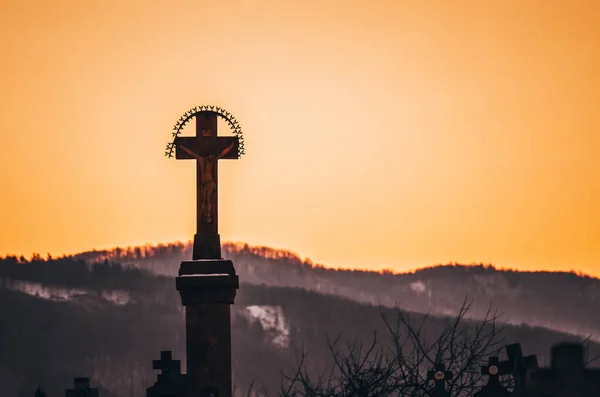 Cruz Cemitério Durante Pôr Sol — Fotografia de Stock